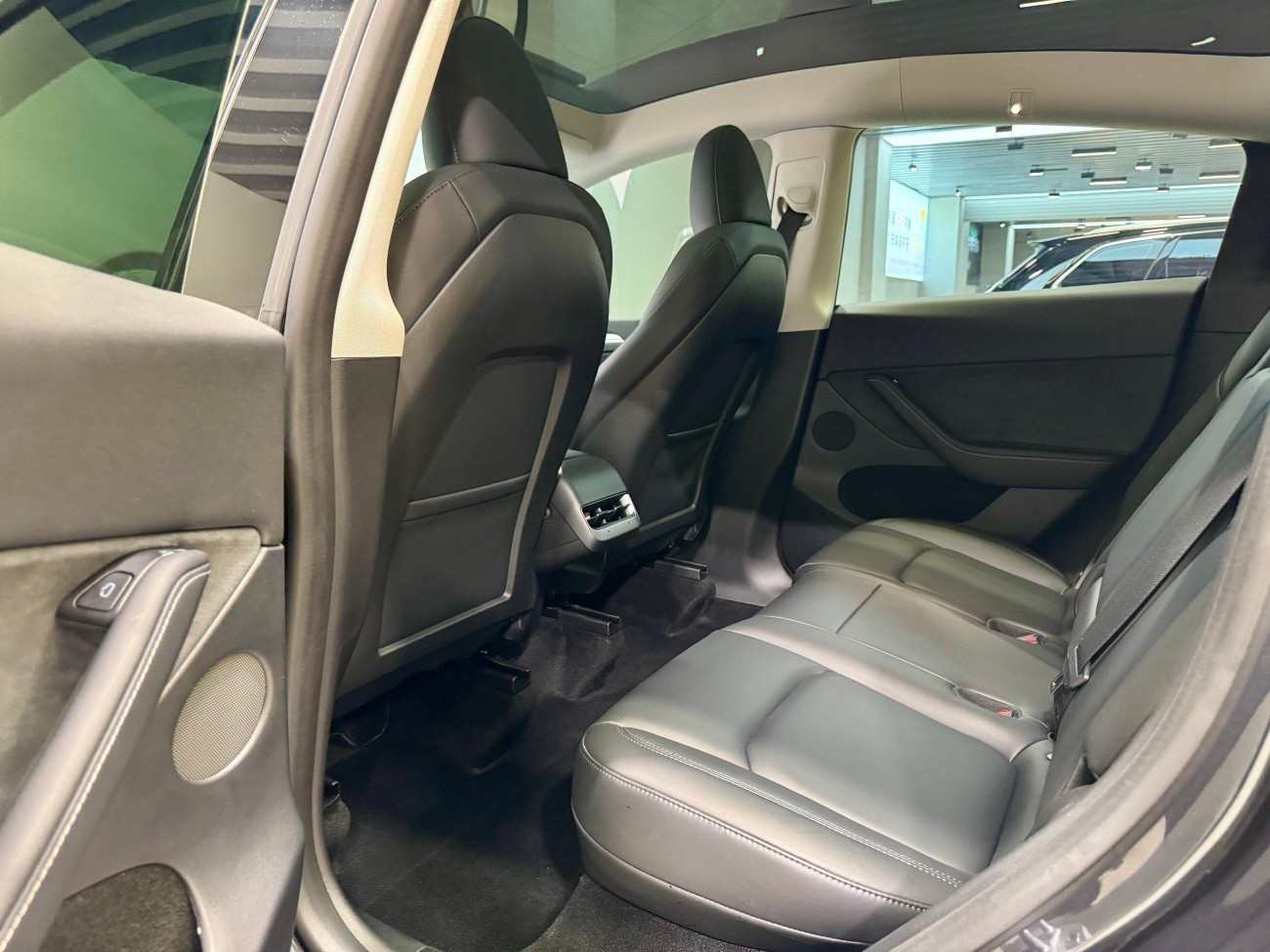 Tesla Model Y 2025