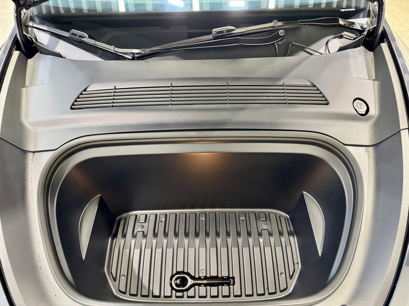 Tesla Model Y 2025