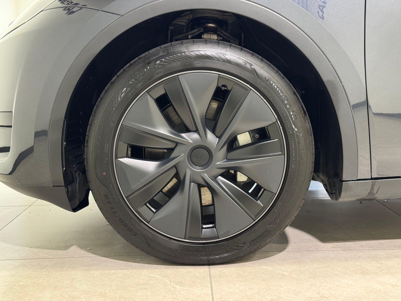 Tesla Model Y 2025