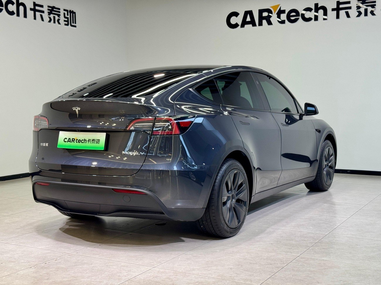 Tesla Model Y 2025