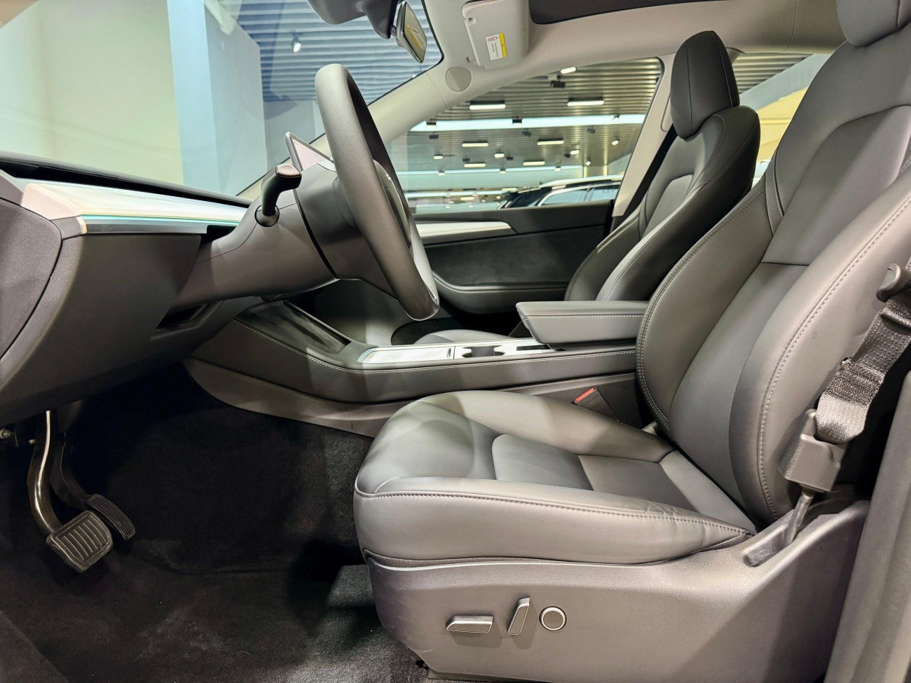 Tesla Model Y 2025
