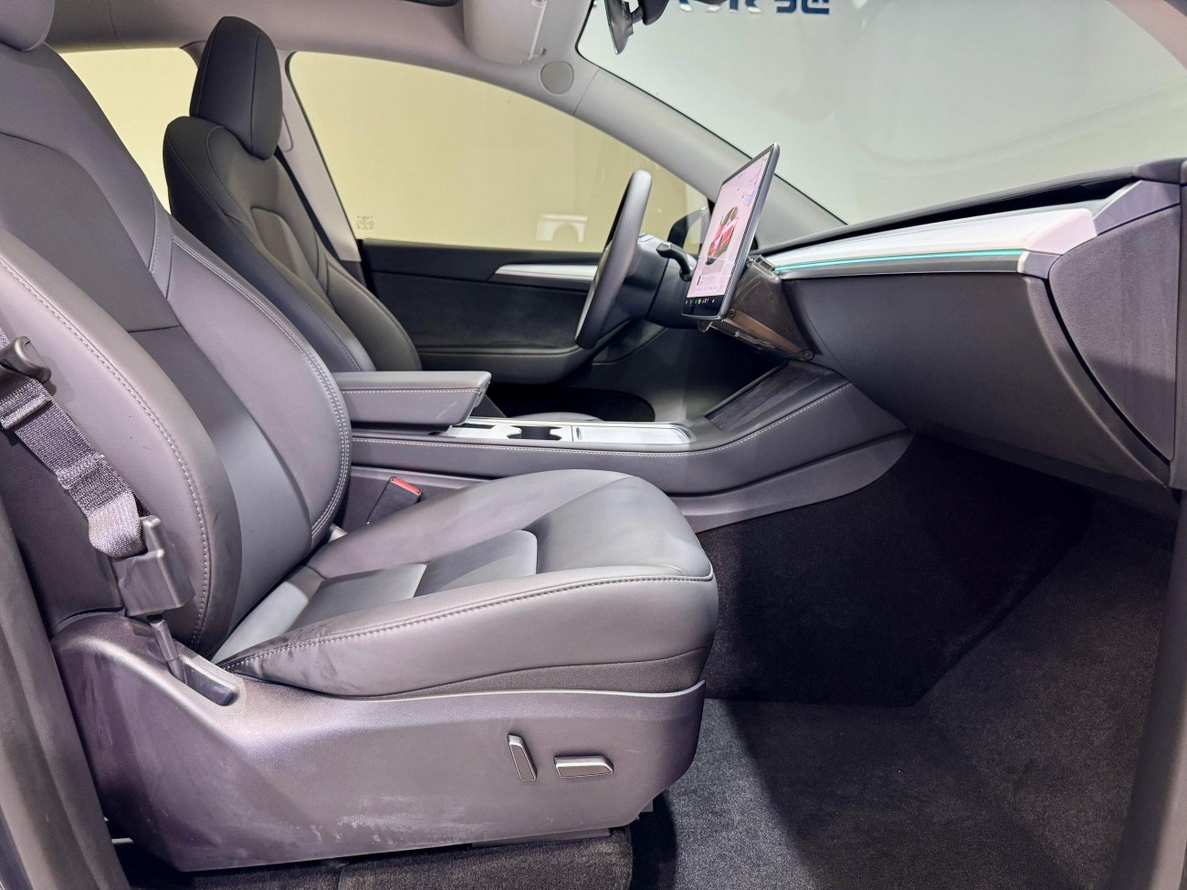 Tesla Model Y 2025
