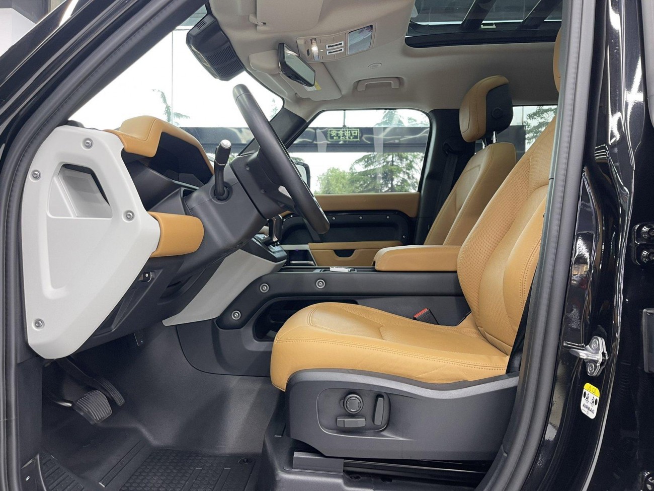 Land Rover Defender 2024