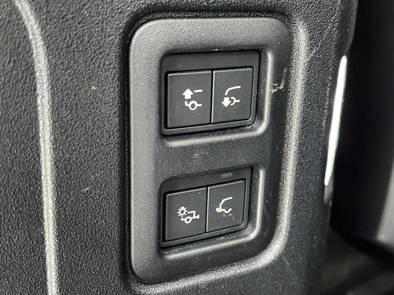 Land Rover Defender 2024