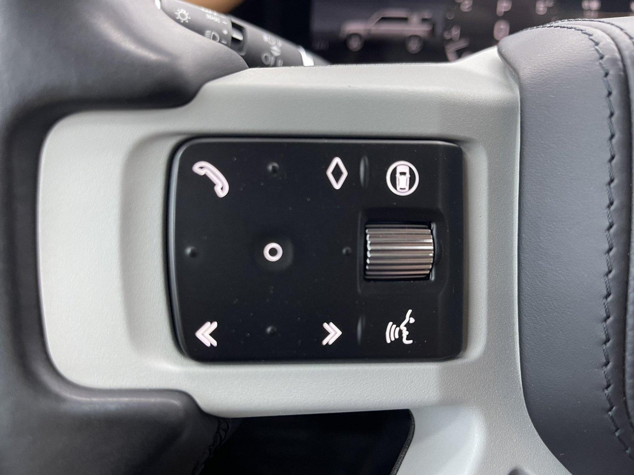Land Rover Defender 2024