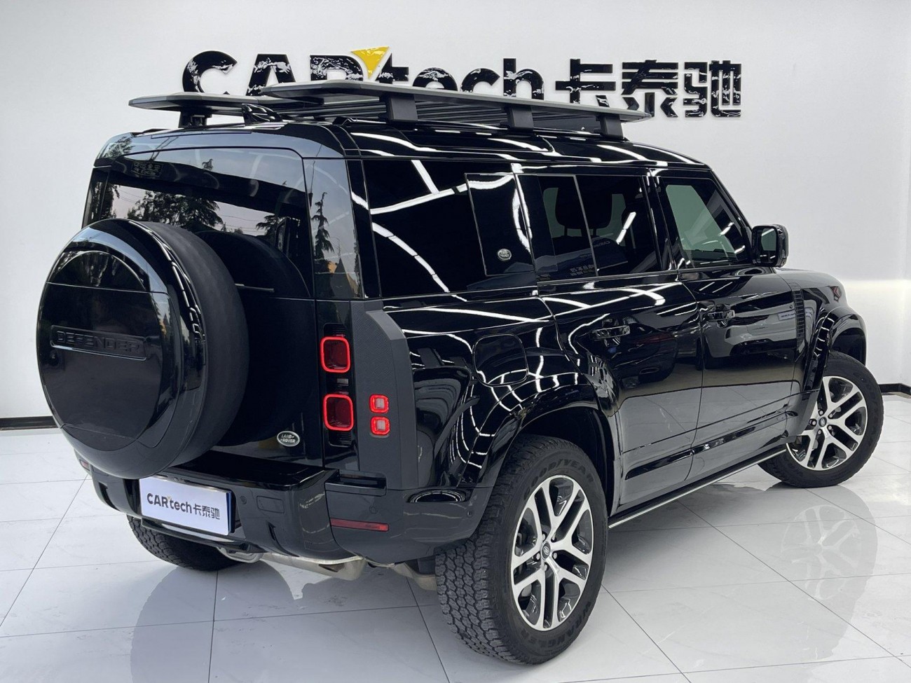 Land Rover Defender 2024