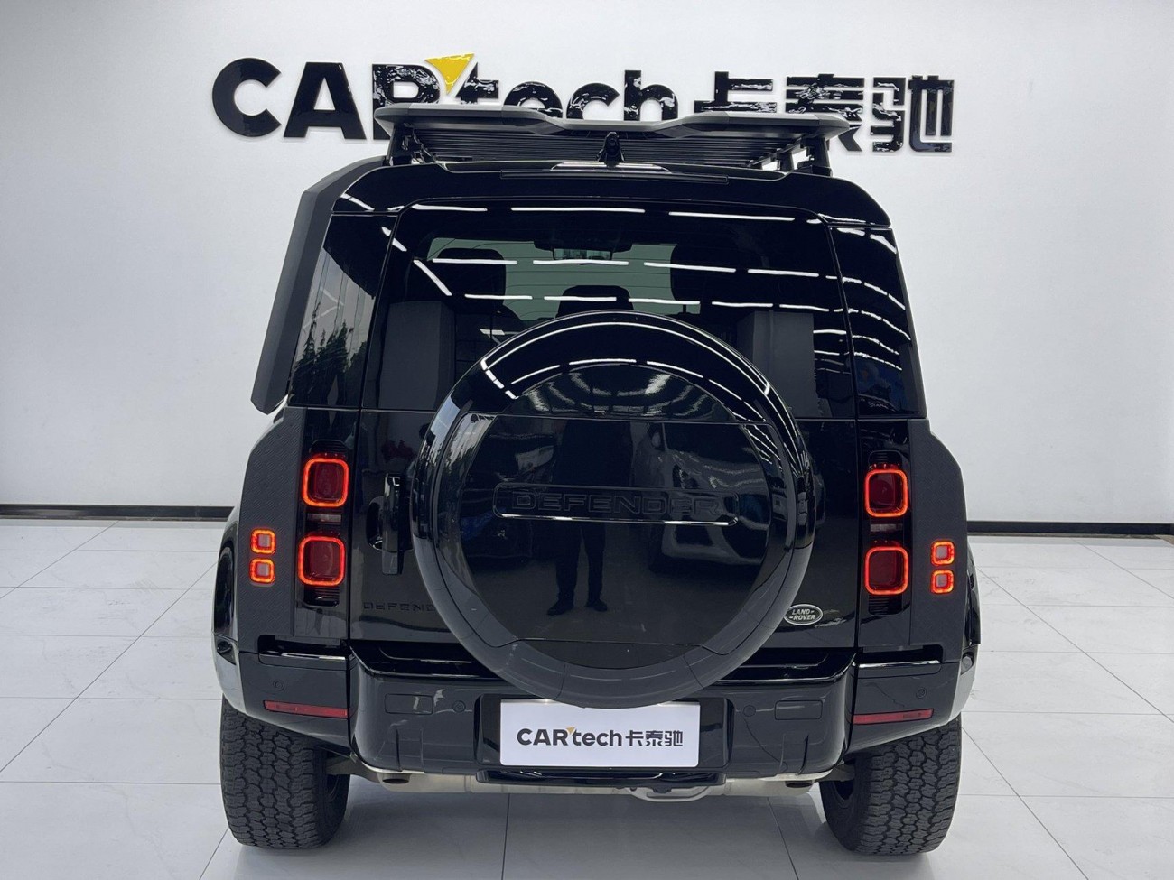 Land Rover Defender 2024