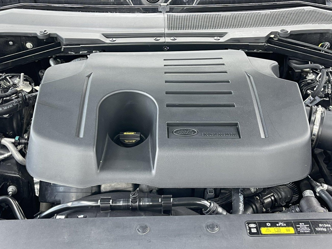 Land Rover Defender 2024