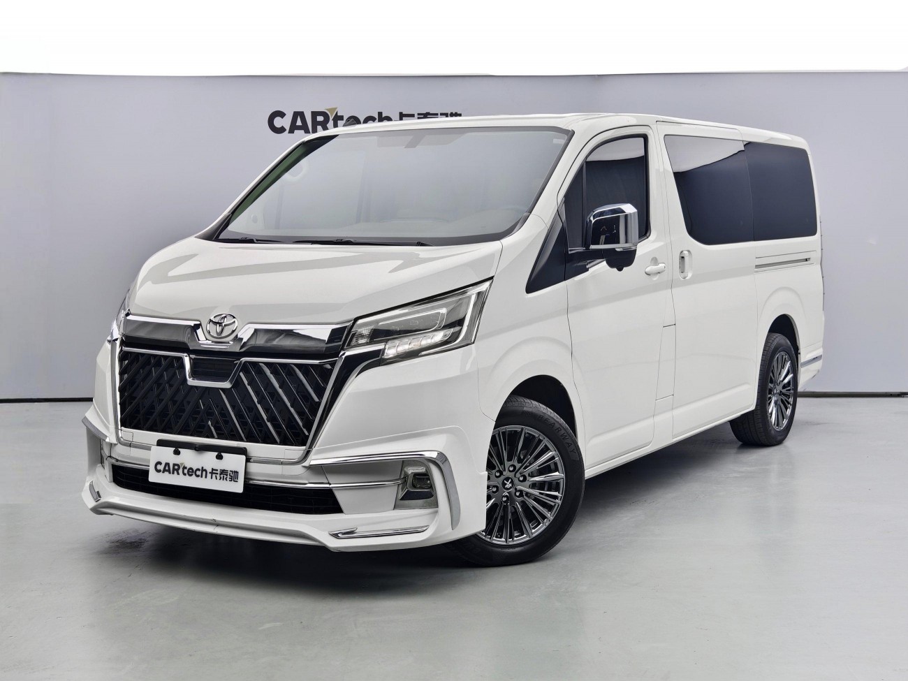 Toyota HiAce 2024