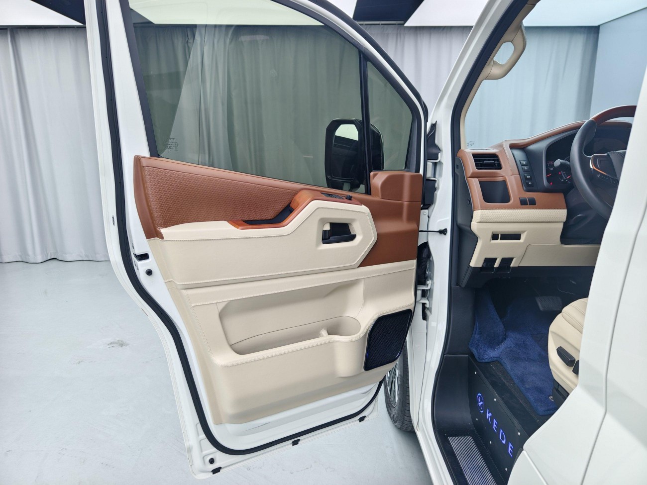 Toyota HiAce 2024