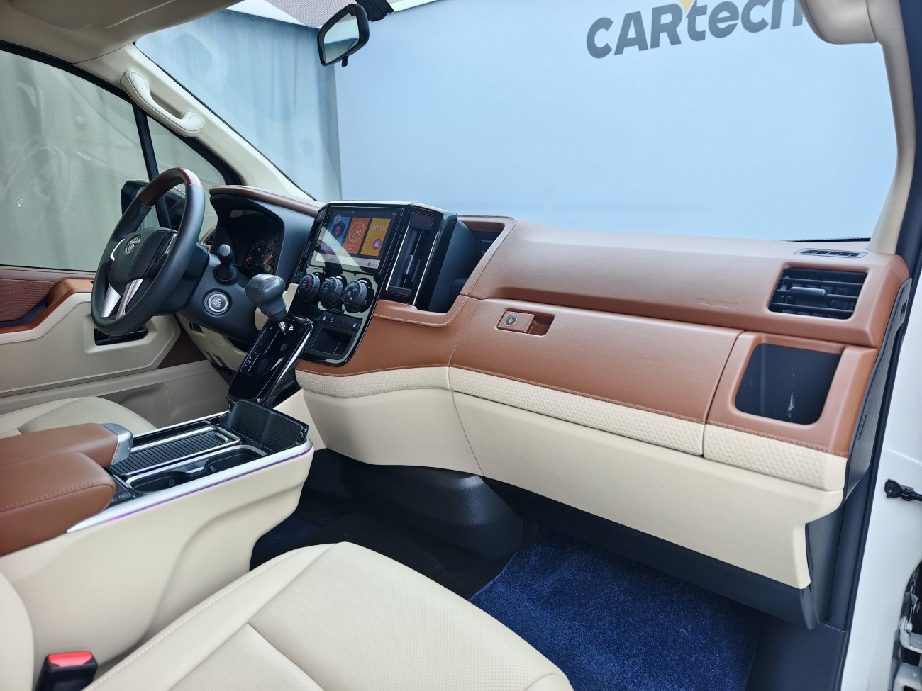 Toyota HiAce 2024