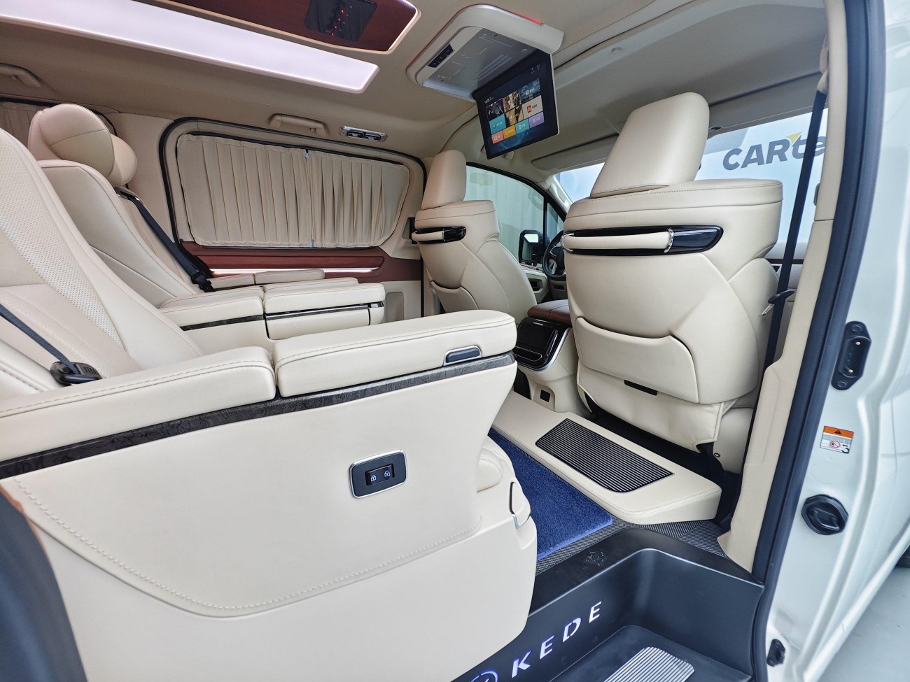 Toyota HiAce 2024
