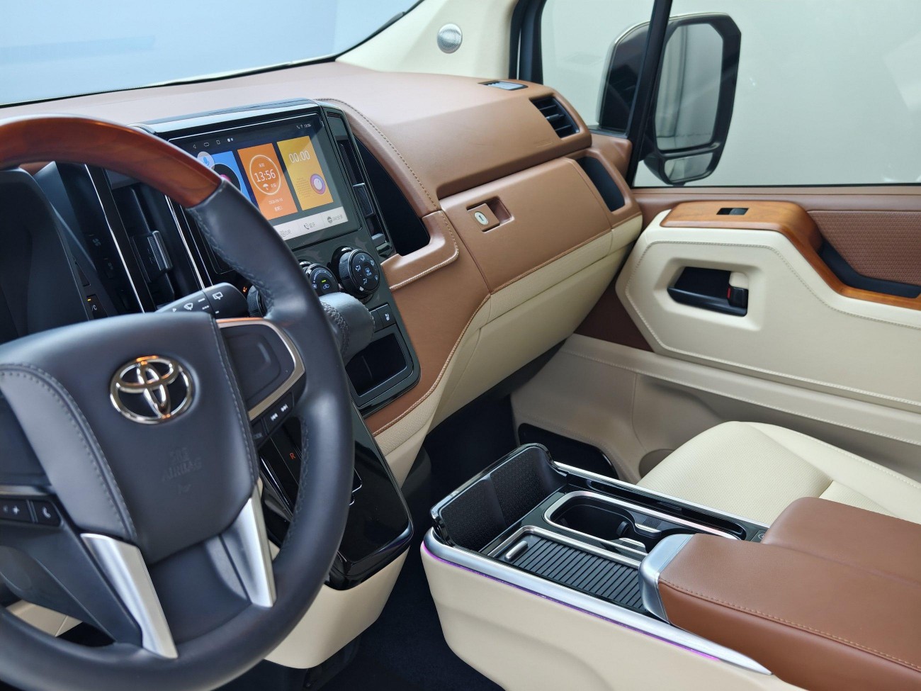 Toyota HiAce 2024