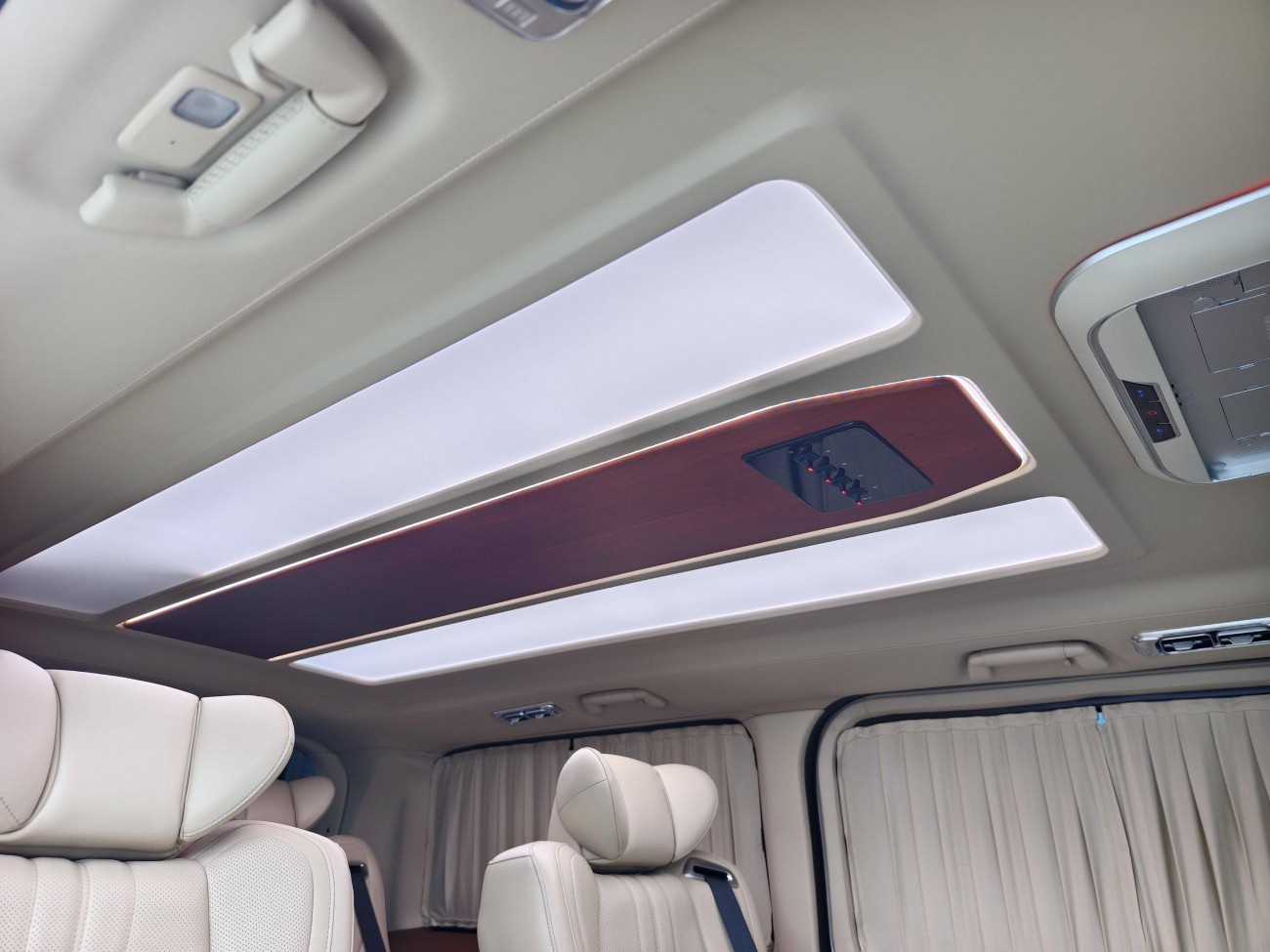 Toyota HiAce 2024