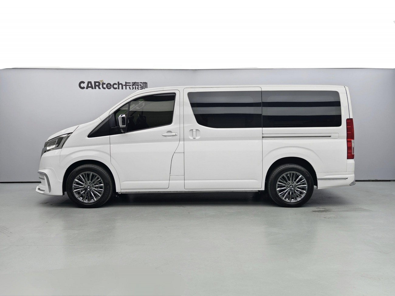 Toyota HiAce 2024