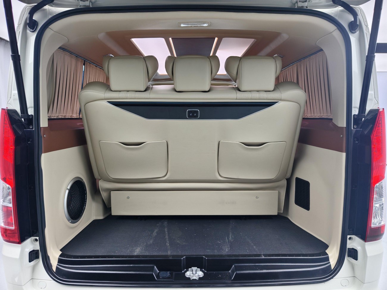 Toyota HiAce 2024