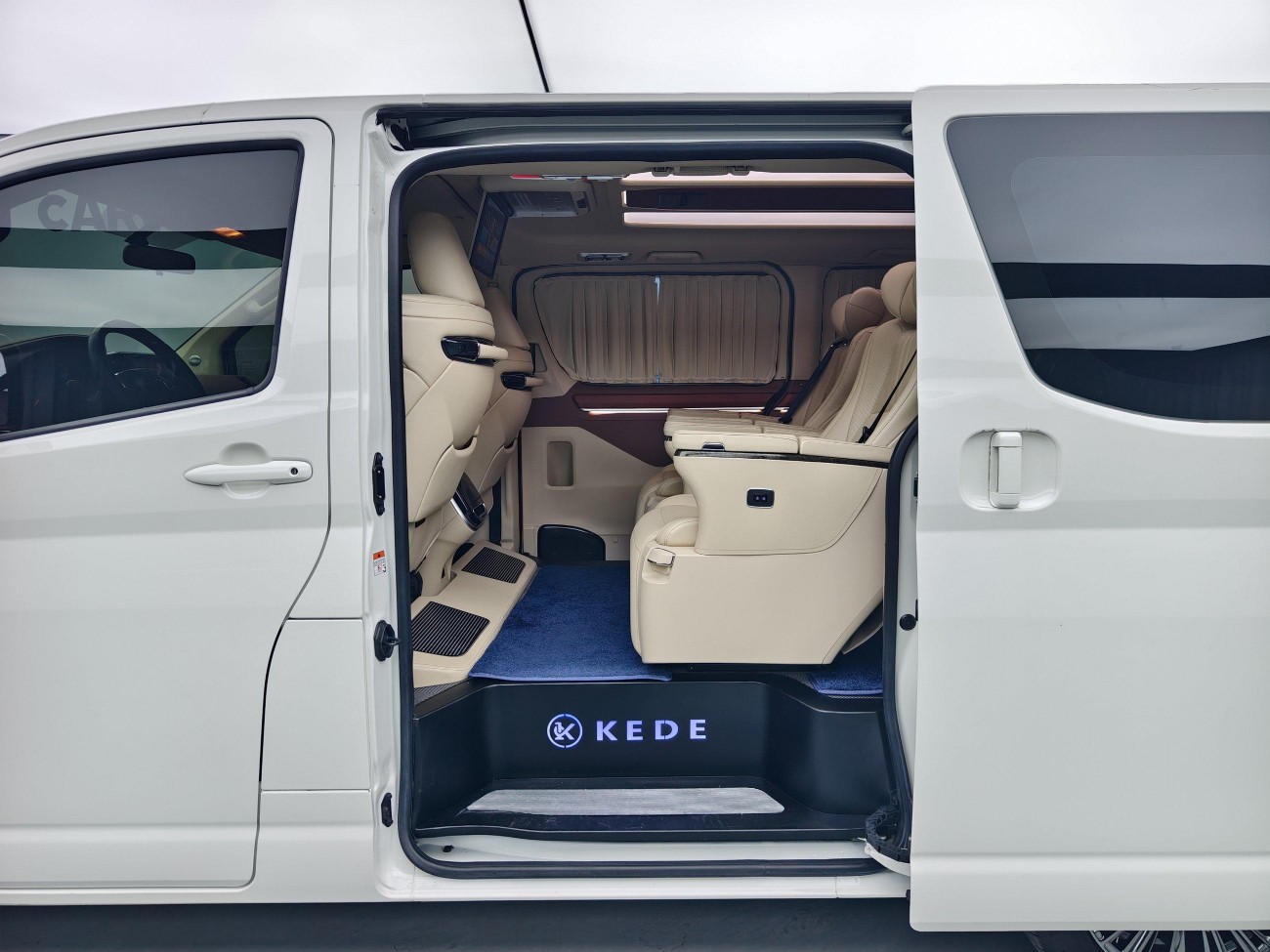 Toyota HiAce 2024