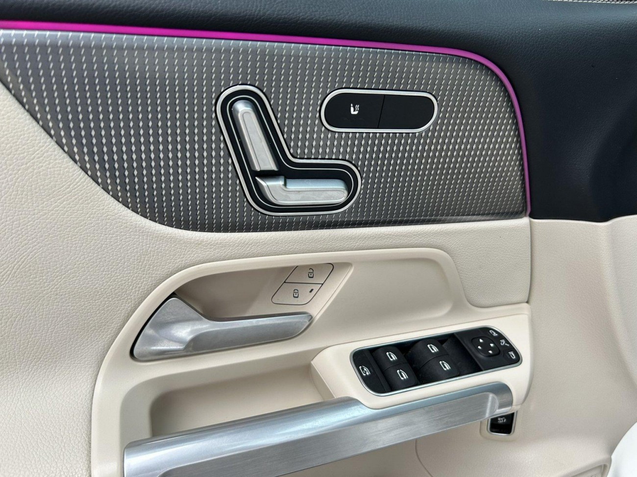 Mercedes-Benz EQB 2023