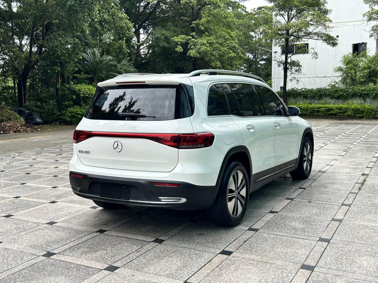 Mercedes-Benz EQB 2023