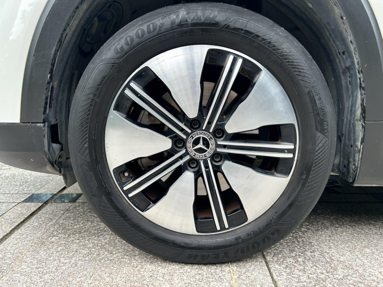 Mercedes-Benz EQB 2023