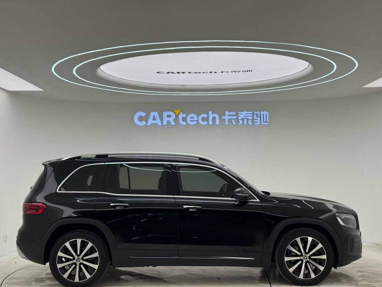 Mercedes-Benz GLB 2023