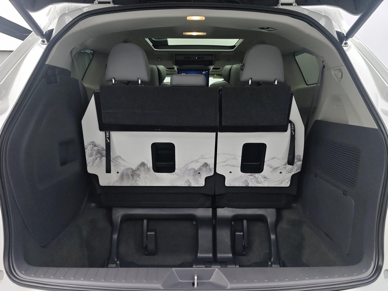 Toyota Granvia 2023
