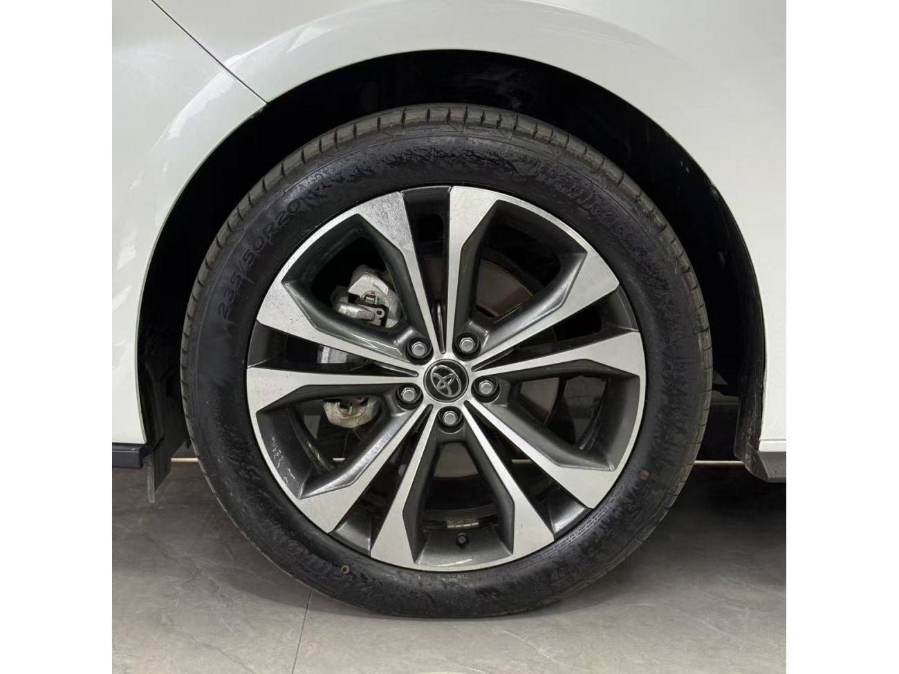 Toyota Granvia 2023