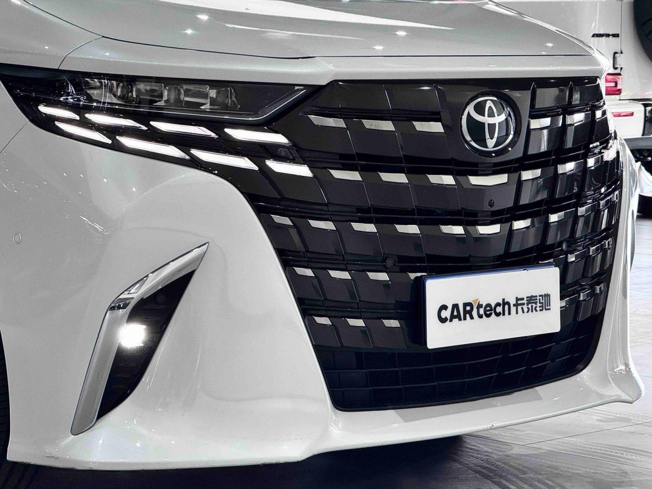 Toyota Alphard 2024