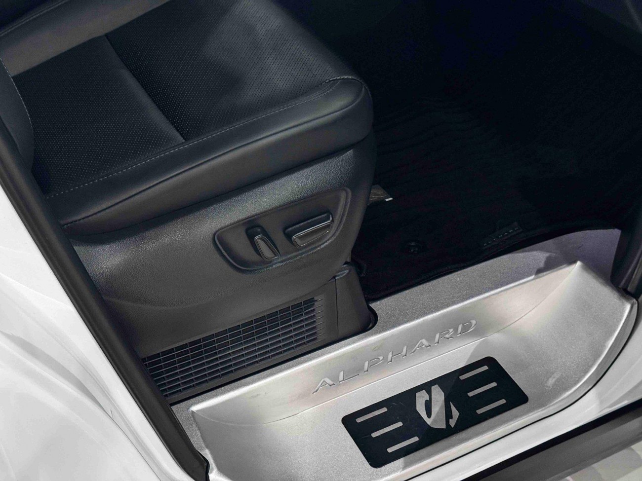 Toyota Alphard 2024