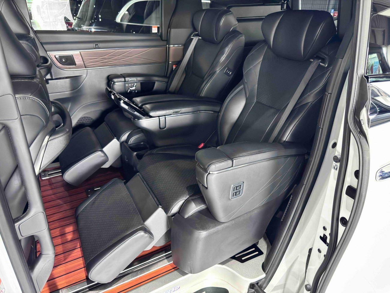 Toyota Alphard 2024