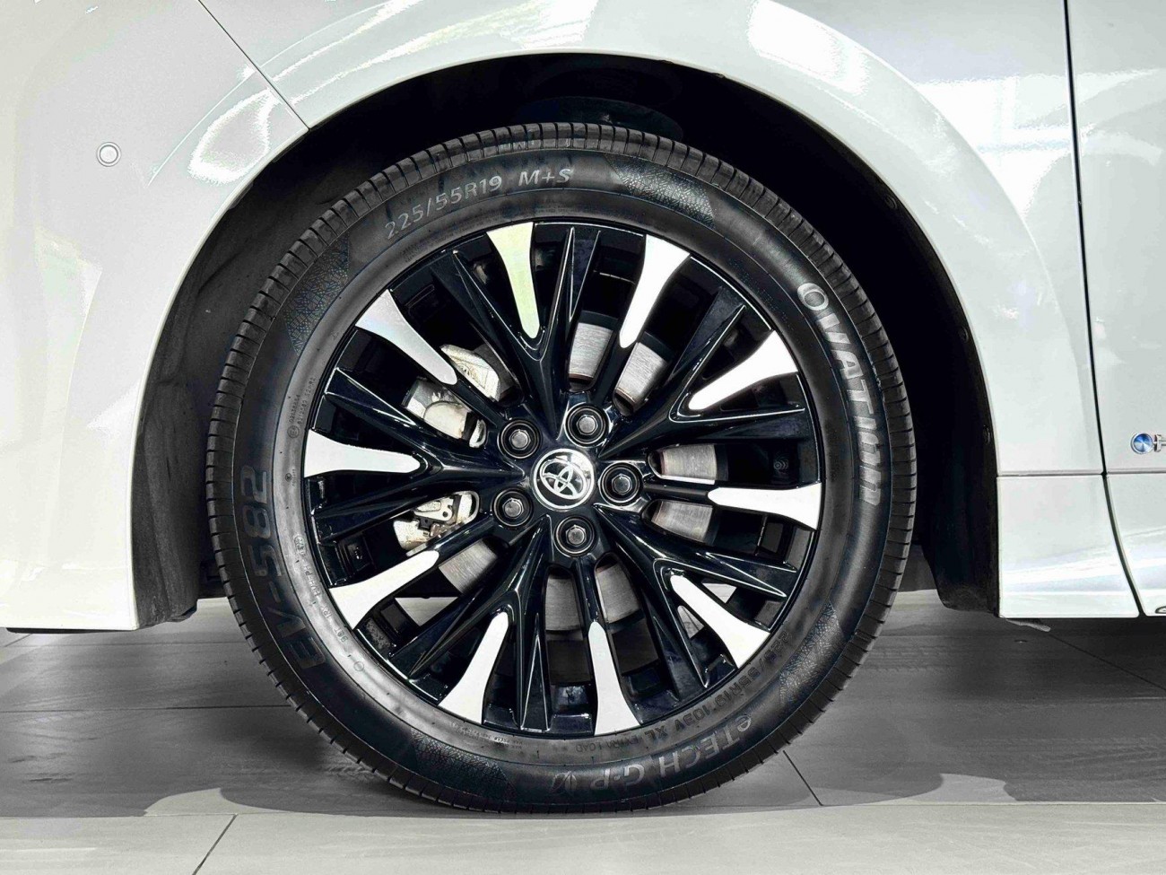 Toyota Alphard 2024