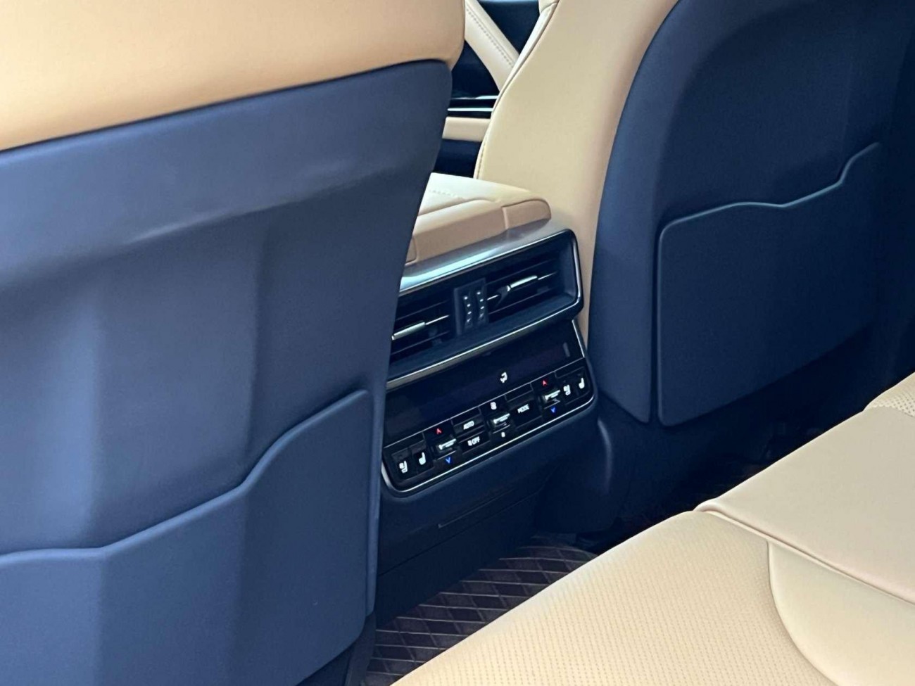 Lexus LX 600 2025