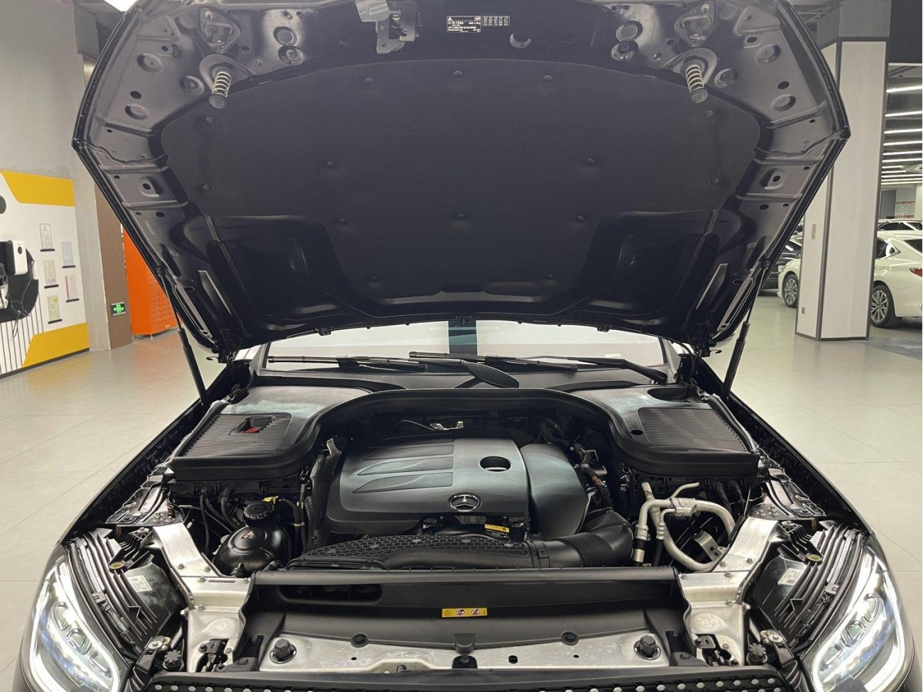 Mercedes-Benz GLC 260 L 2023