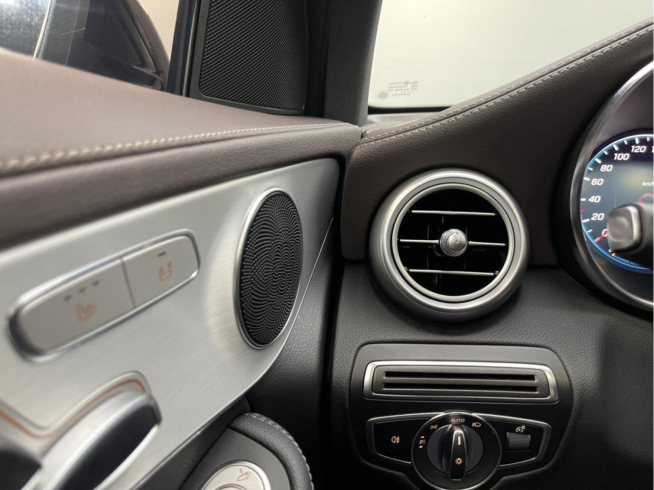 Mercedes-Benz GLC 260 L 2023