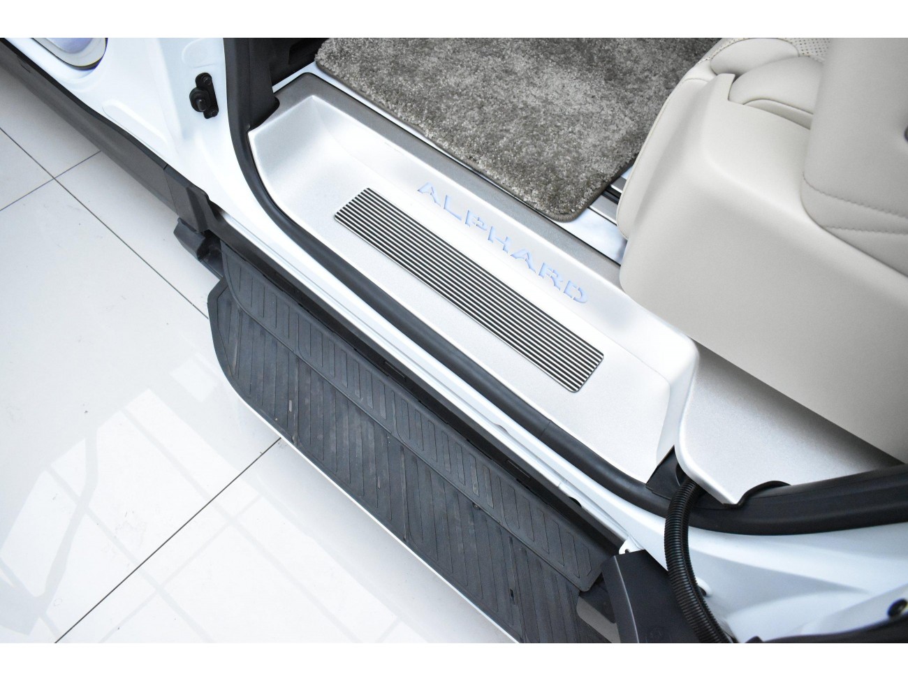 Toyota Alphard 2025