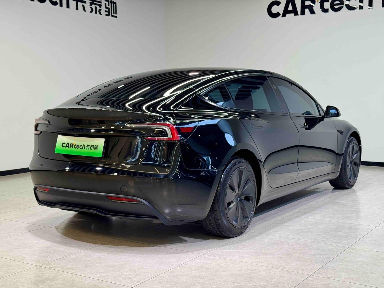 Tesla Model 3 2024