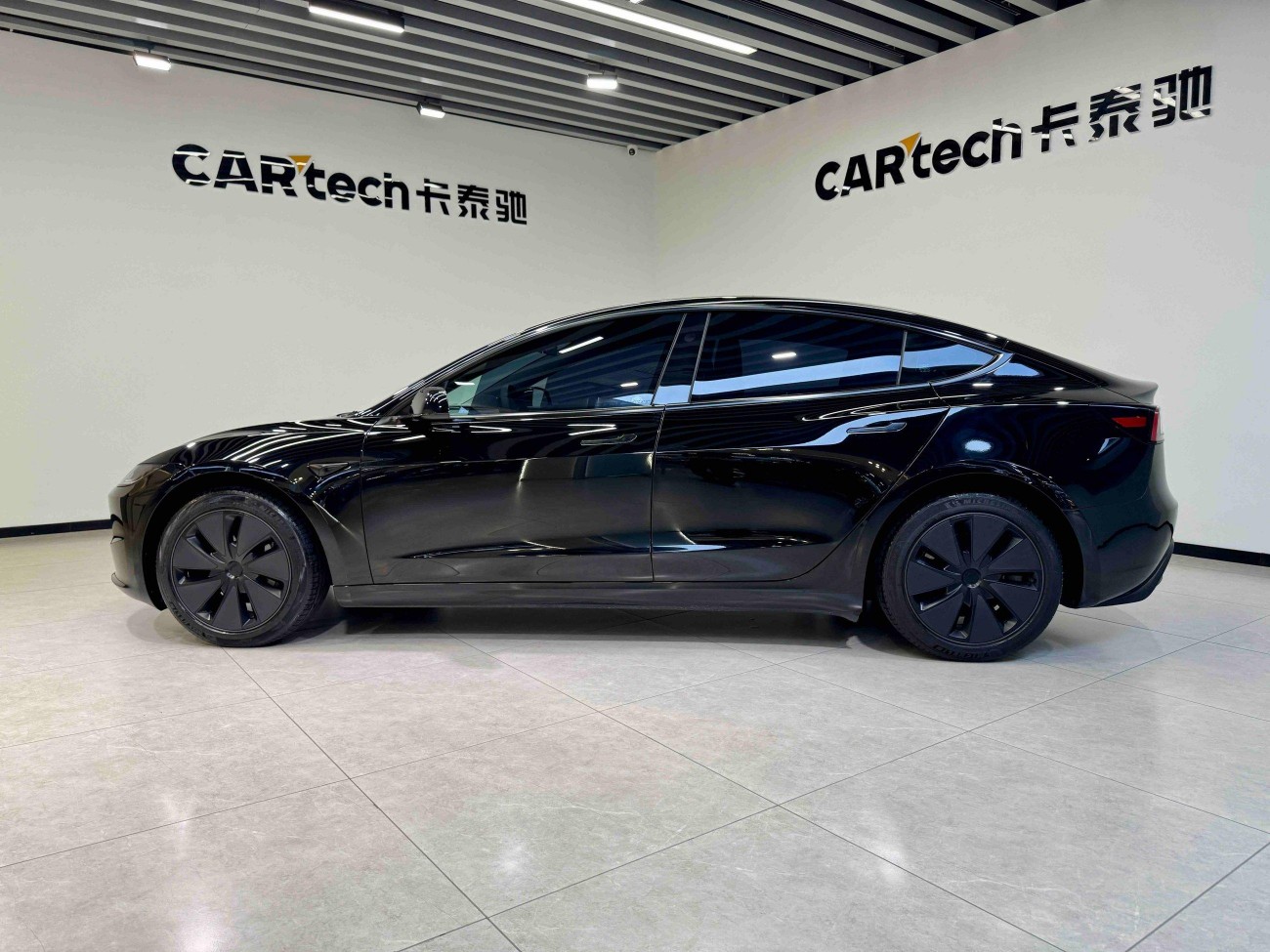 Tesla Model 3 2024