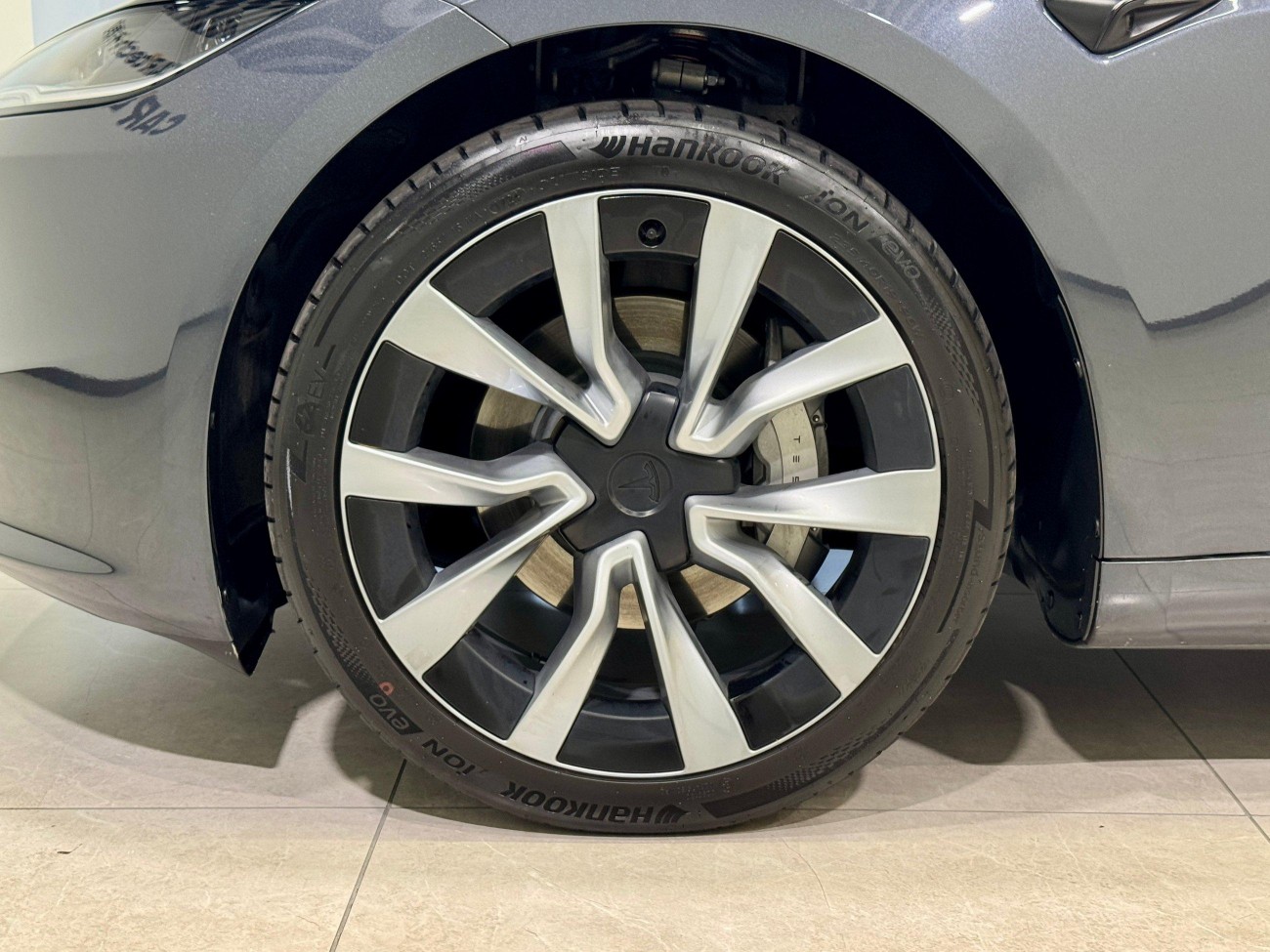 Tesla Model 3 2024