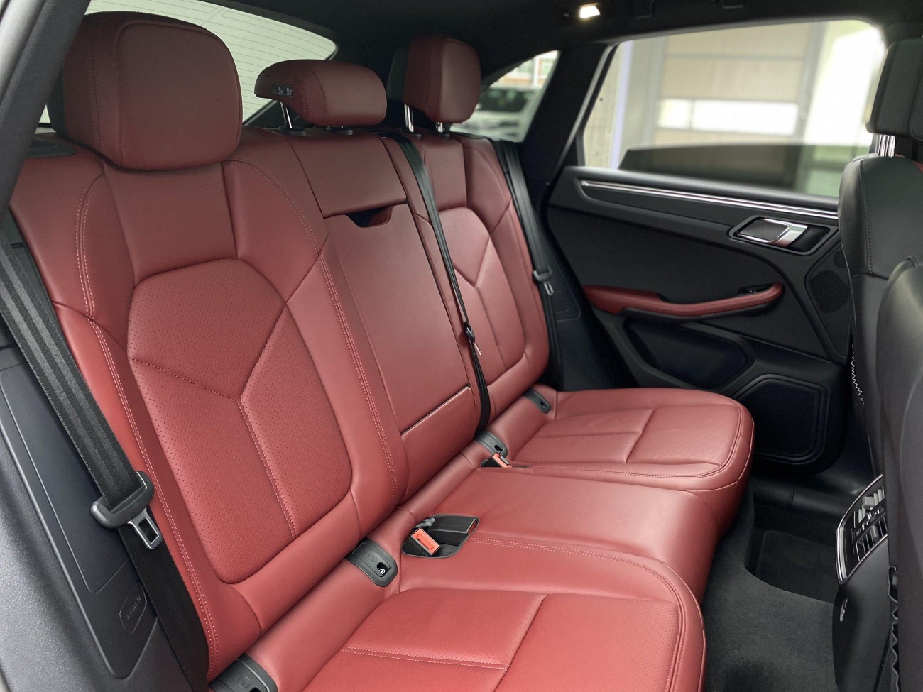 Porsche Macan 2025