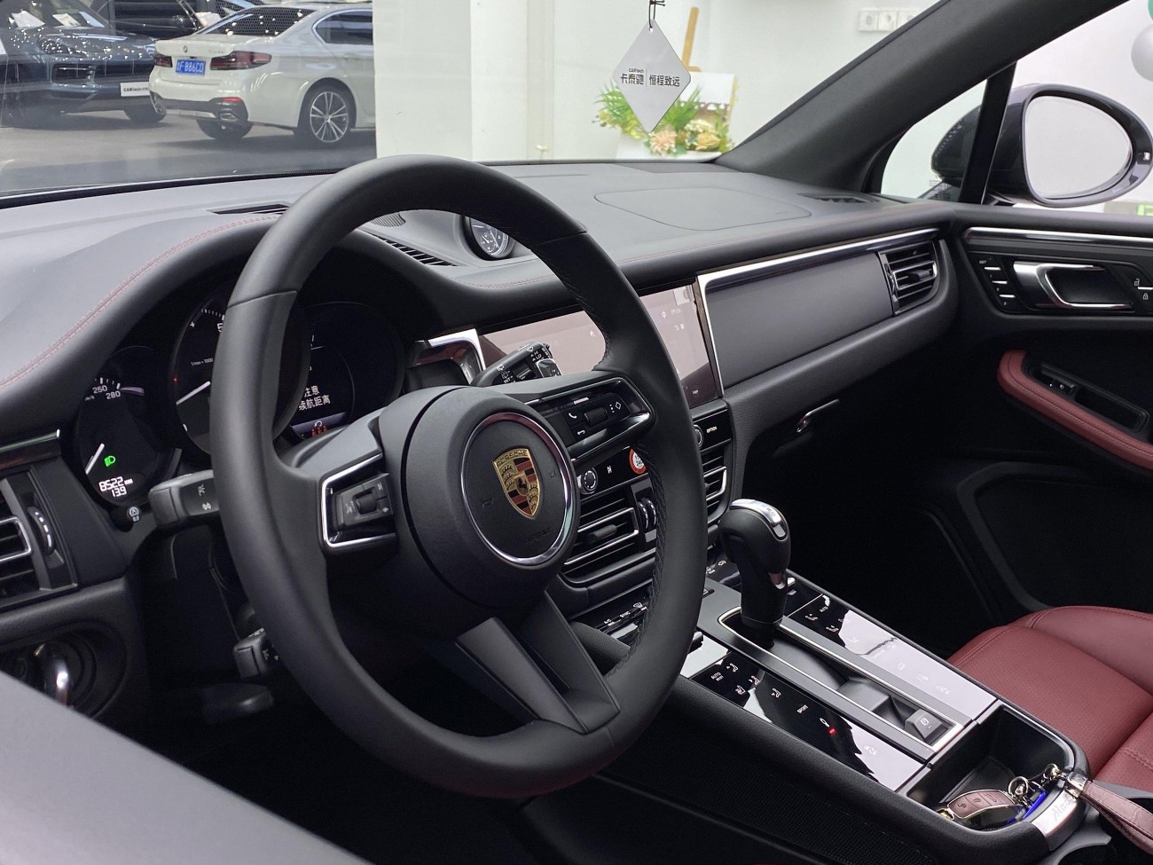 Porsche Macan 2025