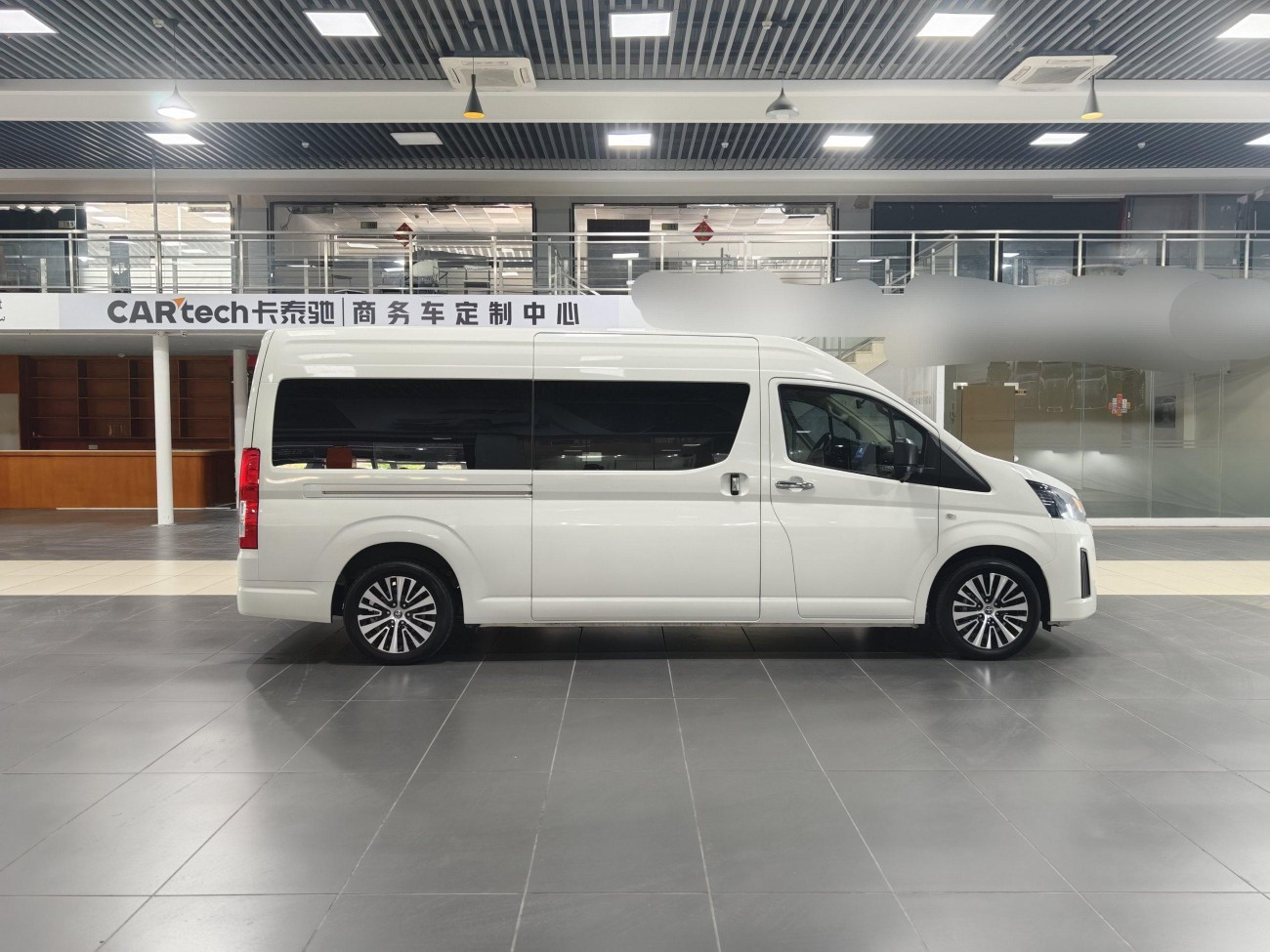Toyota HiAce 2023