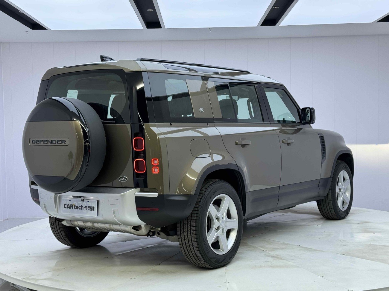 Land Rover Defender 2020