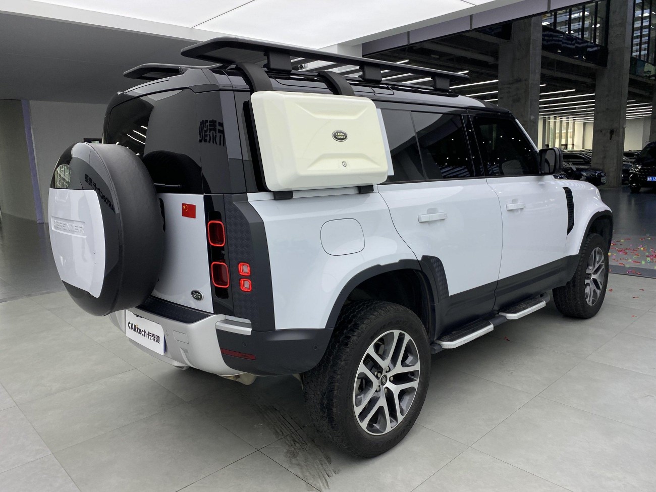 Land Rover Defender 2023