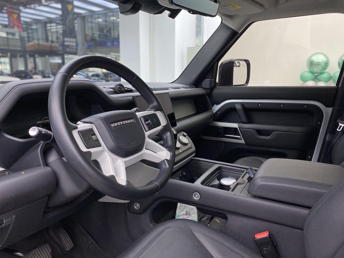 Land Rover Defender 2023