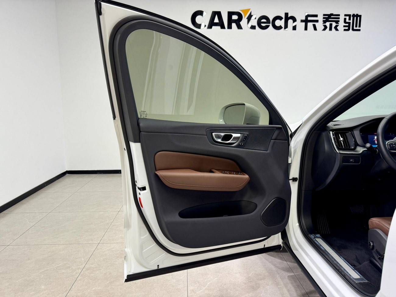 Volvo XC60 2025