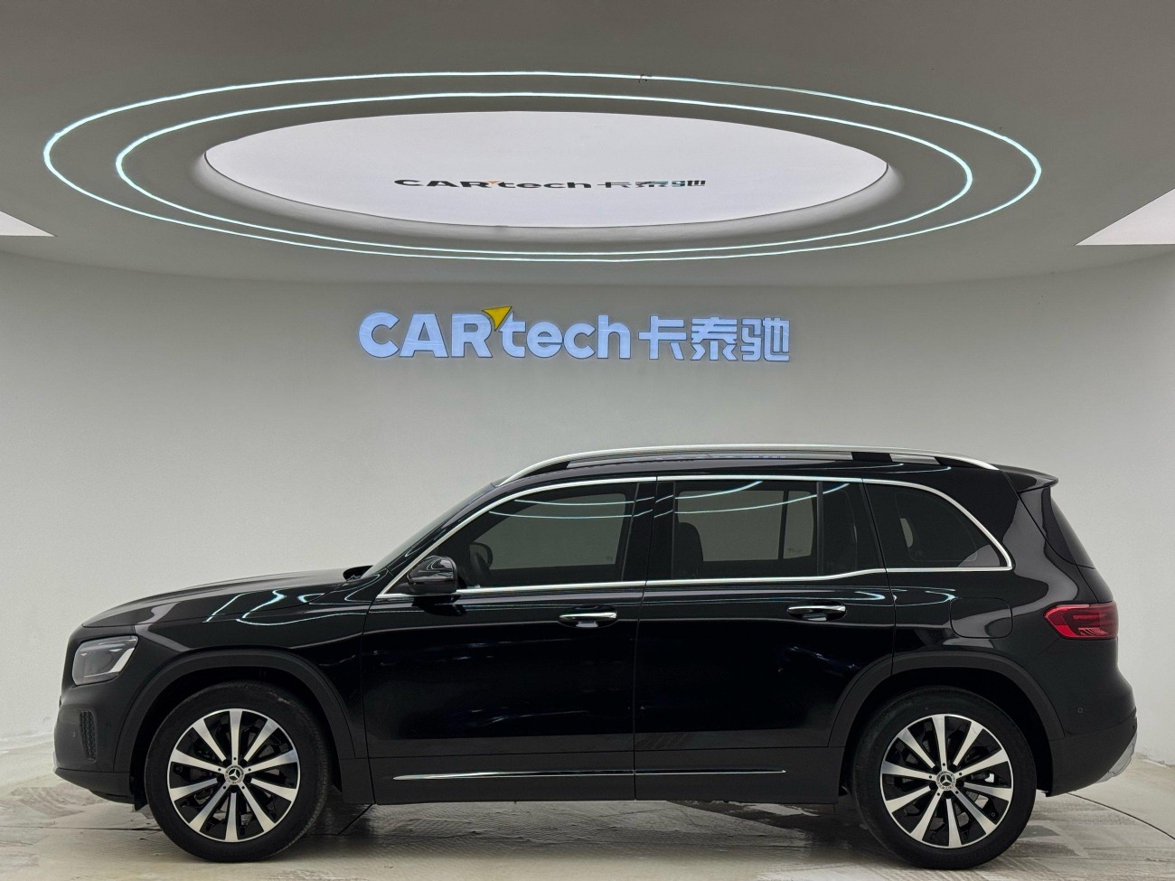 Mercedes-Benz GLB 2023