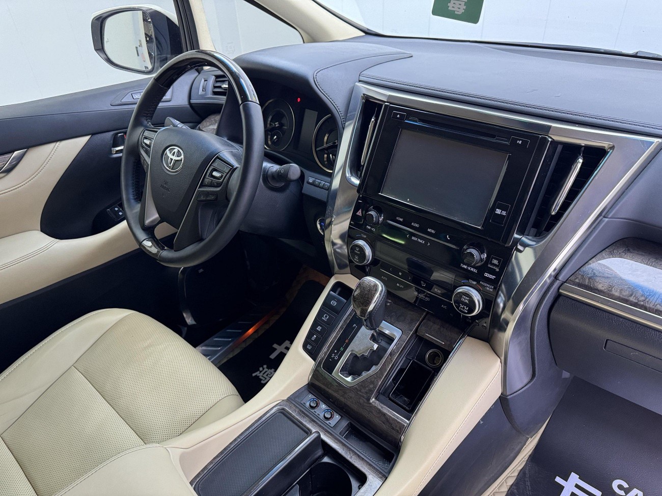 Toyota Alphard 2020