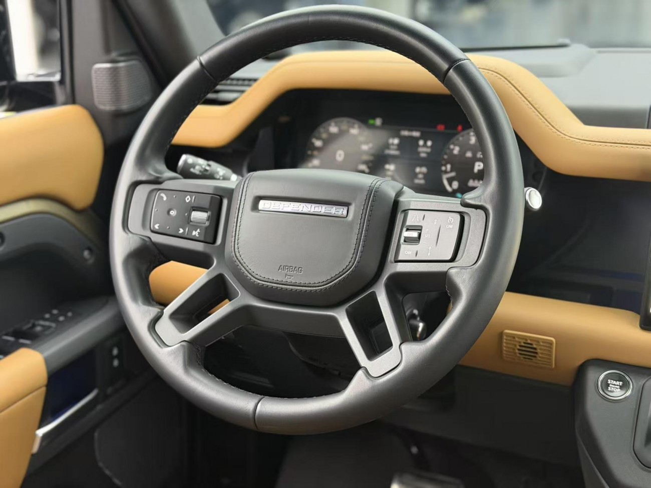 Land Rover Defender 2023