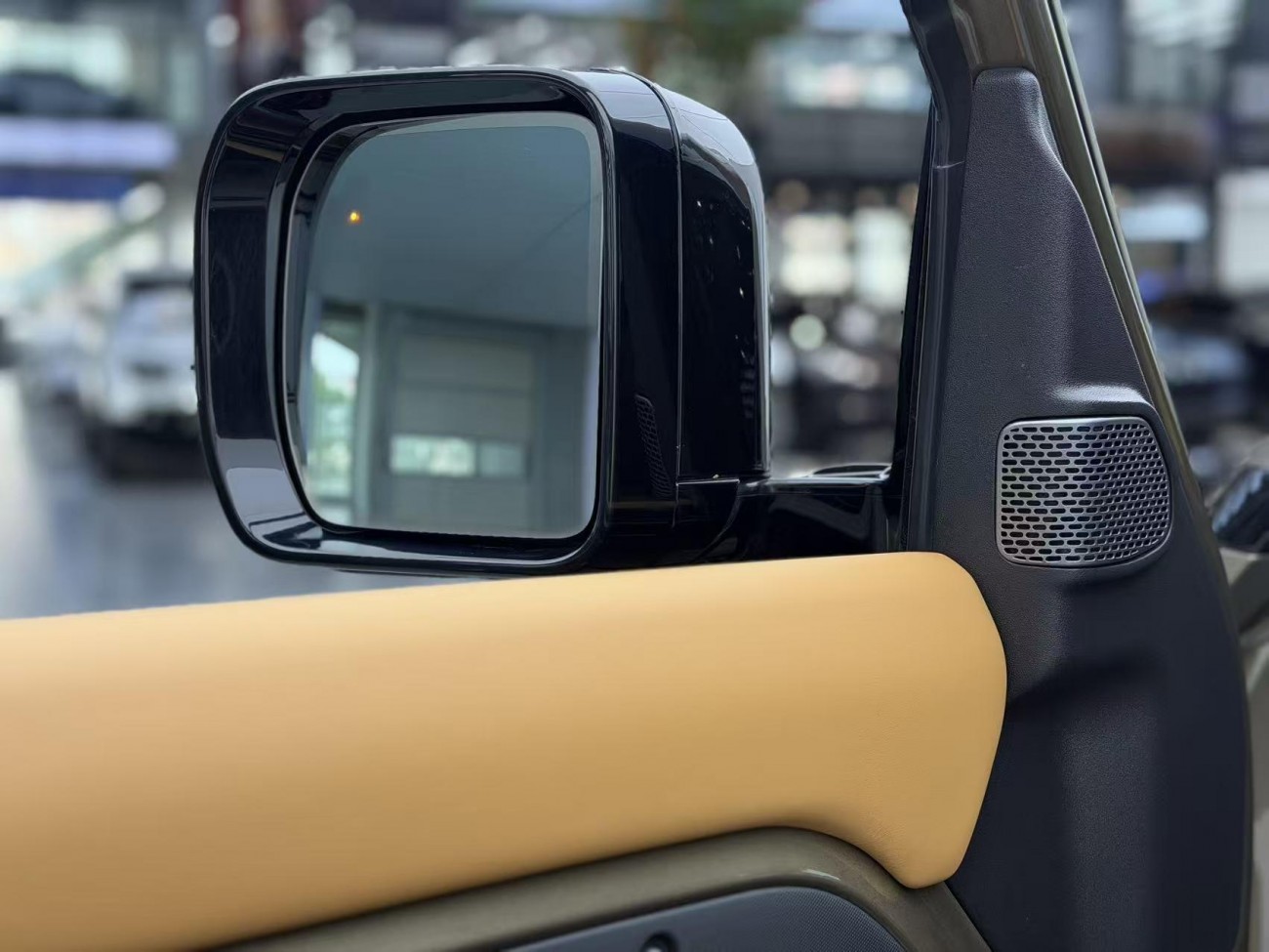 Land Rover Defender 2023