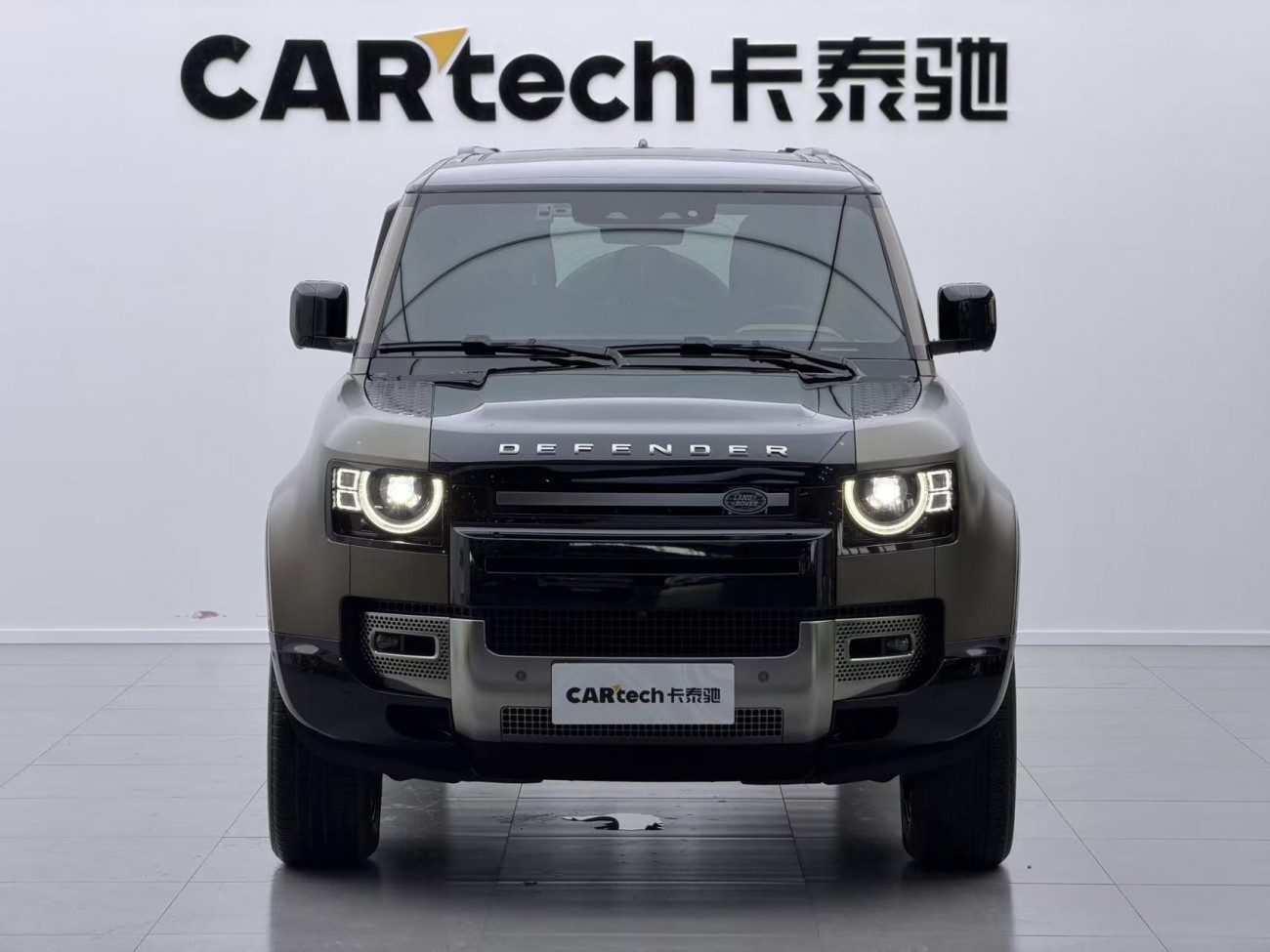 Land Rover Defender 2023